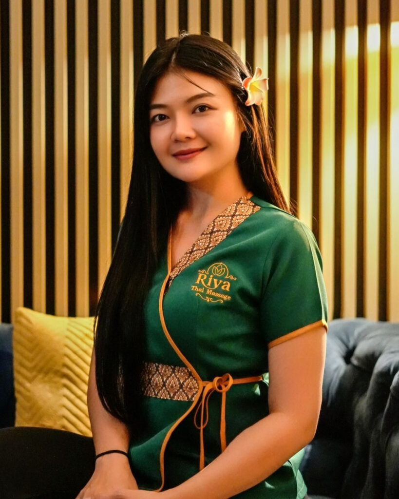 Professional Thai massage expert Native Thai therapist providing traditional and oil Thai massage Oerlikon at Riya Thai